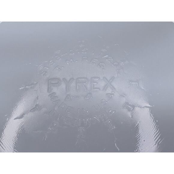 Vintage Pyrex 1.5 Qt. Yellow/White Ovenware USA Hostess Square #515B-015 - Picture 3 of 4